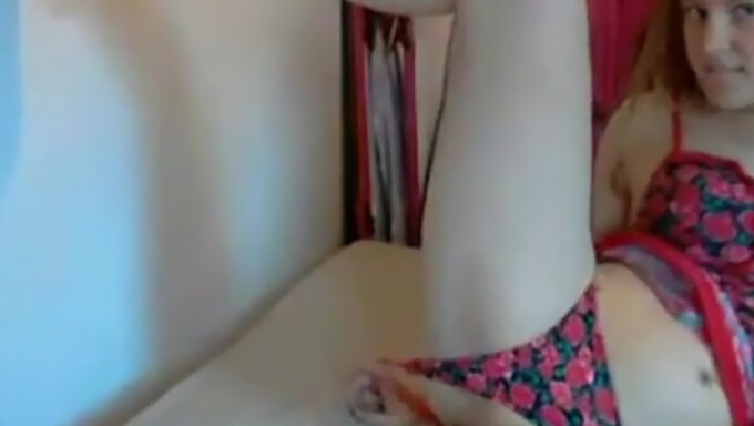 Pawg Excitée Secoue Son Cul Dans Une Vidéo Maison