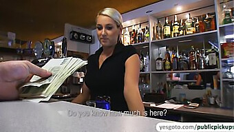 La Hermosa Lenka Tiene Una Experiencia Caliente Y Sucia En Un Pub Donde Hace Mamadas Y Recibe Semen En La Cara.