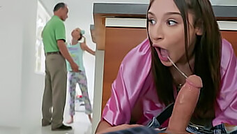 Abella Danger In Een Stoute Trio Bij Haar Ouders Thuis.